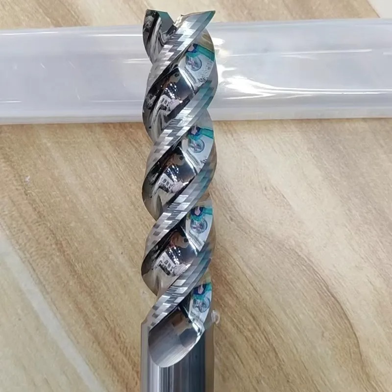 End Mill - Frez końcowy z trzema krawędziami tnącymi