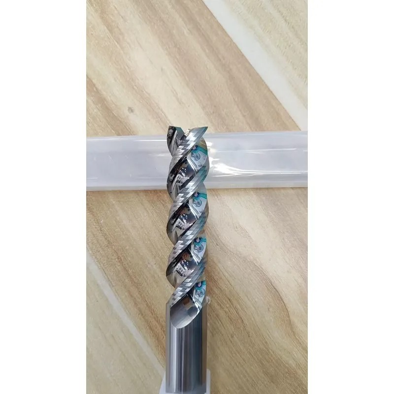Frez końcowy z trzema krawędzi – End Mill recenzja i cena